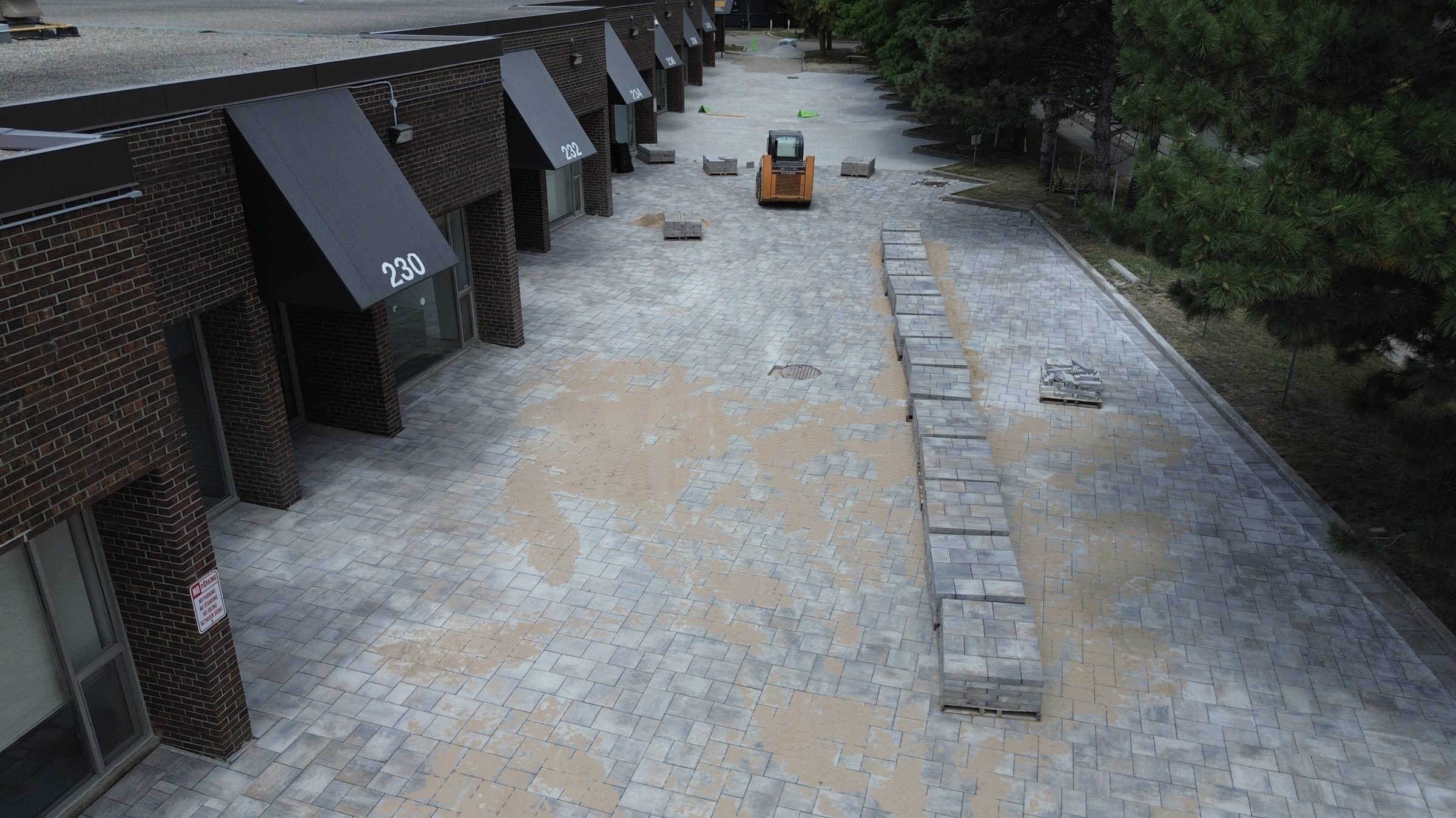 Interlocking stone frontage